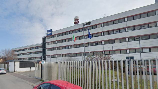 Menifestazione pro Palestina: protesta vicino alla sede Rai di Bologna,  scontri con la polizia
