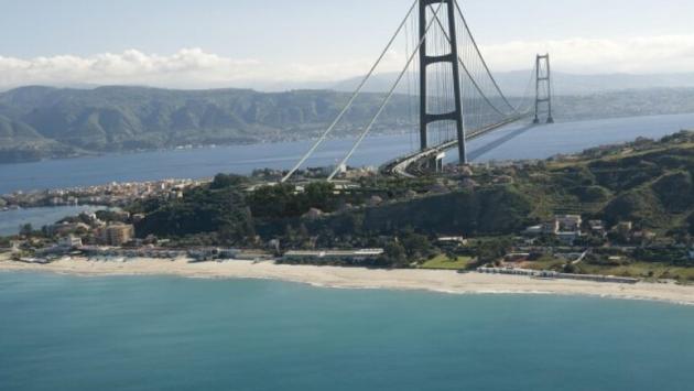 Via libera al progetto del ponte sullo stretto di Messina, Salvini: "I cantieri entro l'anno, apertura  nel 2032"