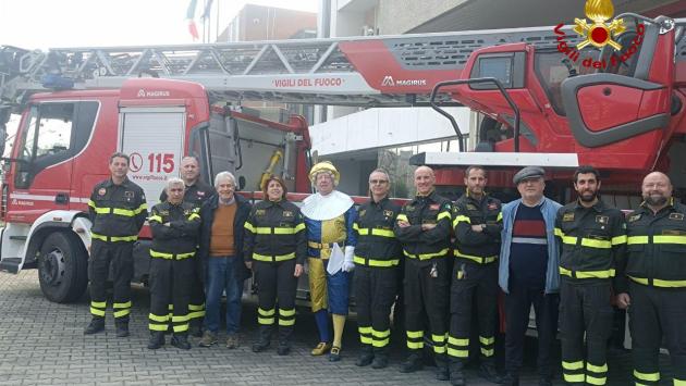 Al Dsèvod in visita ai Vigili del Fuoco con la Famija Pramzana