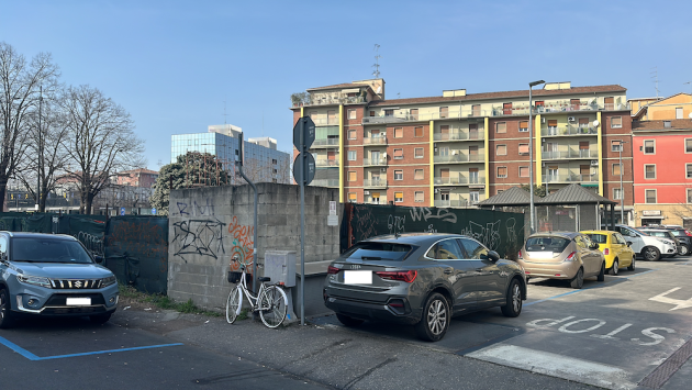 Dallatana (Lista Vignali): “Il parcheggio di  via Lombardia è uno spazio fantasma in balìa del degrado. Cosa intende fare il Comune?”
