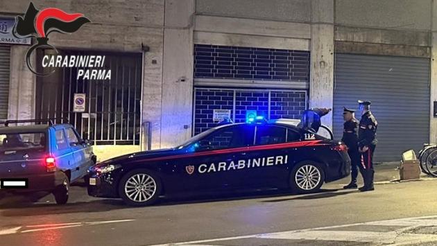 Parma: Senza fissa dimora bloccato a spacciare crack in Via Palermo