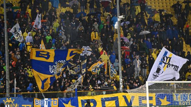 Espulso Balogh, Parma in dieci. Dentro Circati - 75' Parma-Cosenza 1-1