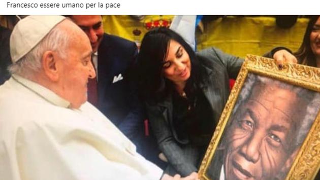 Jorit regala a Papa Francesco serigrafia di Nelson Mandela