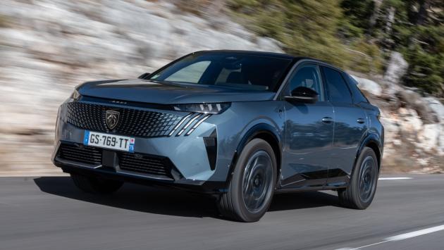 Ibrida o elettrica? Nuova Peugeot 3008 si fa in due