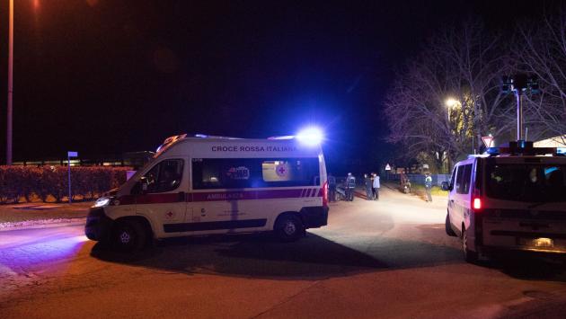 Scontro tra un'auto e uno scooter in via Paradigna. Il guidatore del motorino in ospedale