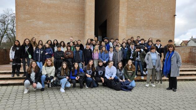 Balli, giochi e spettacoli: l'abbraccio dei ragazzi