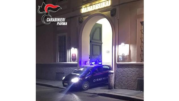 Parma: ruba 3.000 euro di bottiglie di vini pregiati e liquori da un magazzino del centro. Denunciato 33enne italiano