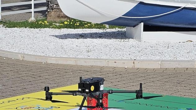 Drone con defibrillatore "batte" l'ambulanza di 3 minuti e 11''