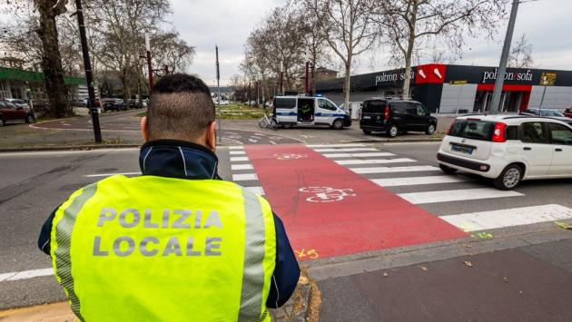 Scontro auto-moto a Pontetaro: un ferito grave. Incidente a Traversetolo nella notte