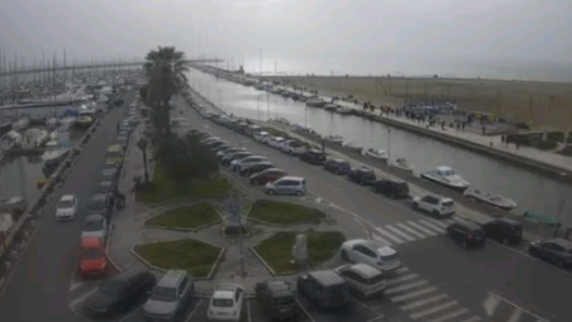Viareggio affollata: esauriti ristoranti spiaggia (nonostante un meteo non primaverile)