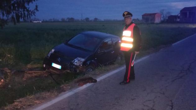Diolo di Soragna, auto finisce fuori strada e urta un ponticello: ferite lievi per la guidatrice