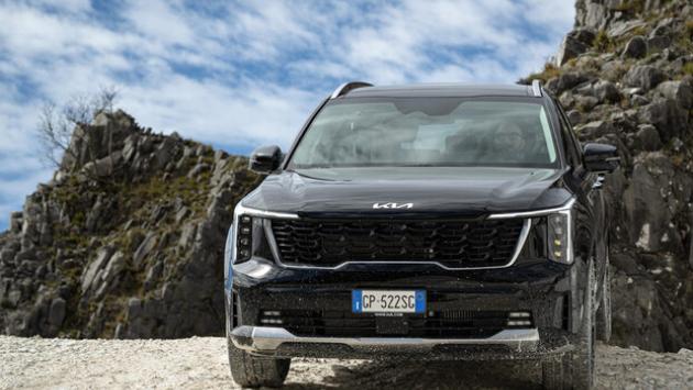 Kia Sorento fa il pieno di novità Ed è anche diesel