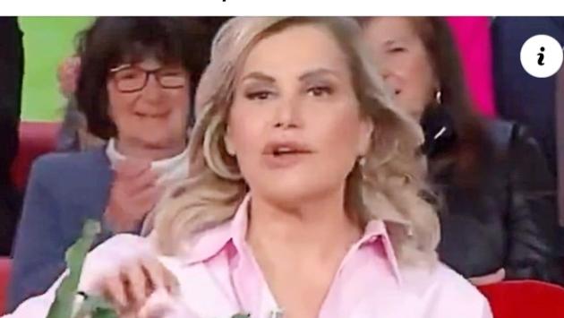 Simona Ventura conduce Citofonare Rai2 con una paresi facciale 
