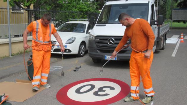 Nuova «zona 30» tra via Torelli, viale Duca Alessandro e via Montebello: arriva la segnaletica