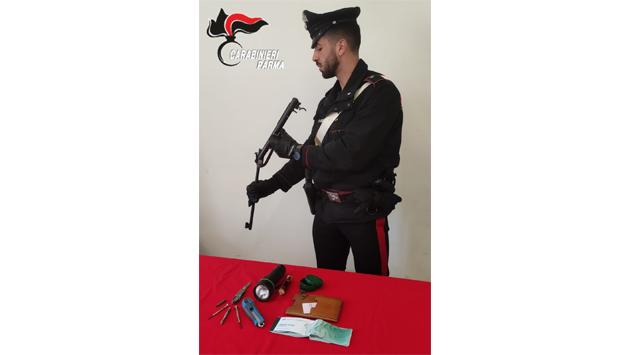 Parma: Sul lungo parma con una carabina ad aria compressa nascosta in un sacco di plastica legata alla canna della bicicletta. Denunciato 26enne ucraino