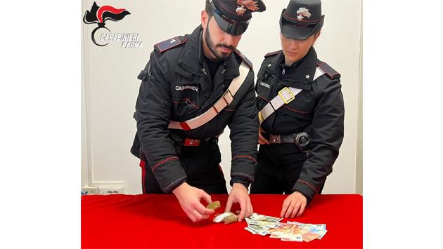 Parma: Arrestato pusher in pilotta. Recuperati 60 grammi di hashish. In manette 38enne ivoriano