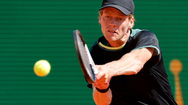 Master 1000 di Montecarlo: Sinner si fa male e viene eliminato. In finale  va Tsisipas