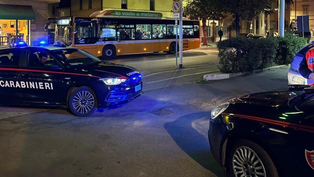 Parma: servizi a carattere straordinario per il controllo del territorio: 5 persone denunciate, 6 giovani segnalati alla prefettura quali assuntori di sostanze stupefacenti