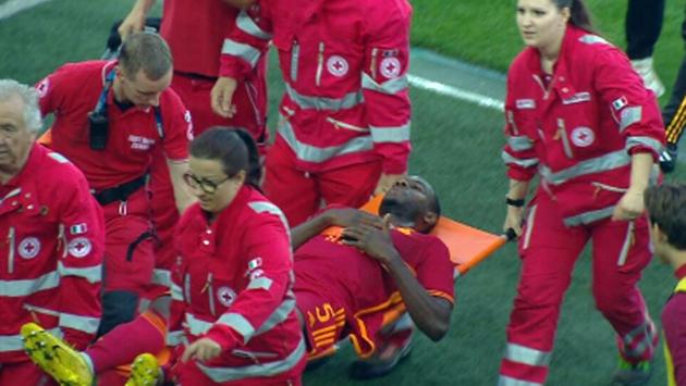 N'dicka si accascia sul campo durante Udinese-Roma dopo un dolore al petto. Giocatore sempre cosciente: accertamenti medici in corso. Gara sospesa