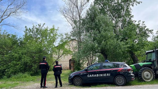 Sette cittadini extracomunitari occupano abusivamente tre casolari: denunciati