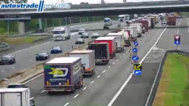 A1, disagi verso Bologna: 2 chilometri di coda fra Campegine e Reggio