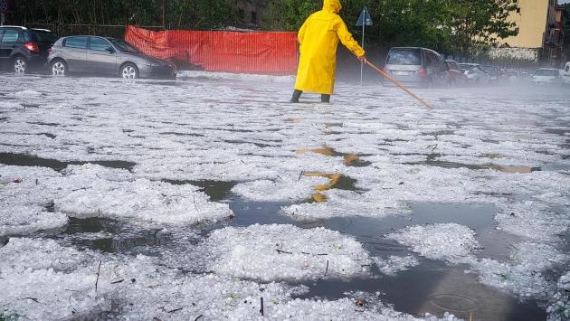 Bomba d'acqua (e grandine)  su Forlì: le strade si sono trasformate in torrenti