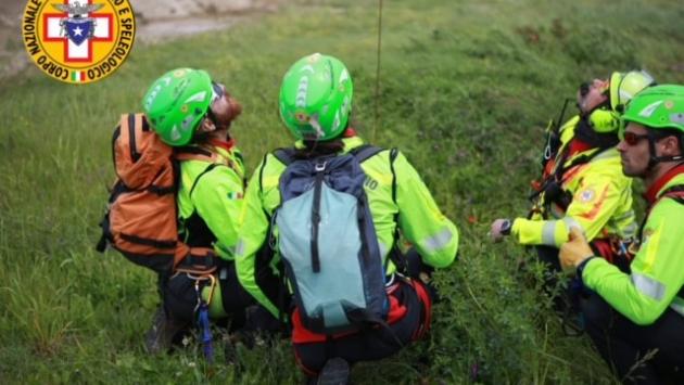 Corniglio, 37enne tedesca si ferisce ad un arto: soccorso alpino in azione