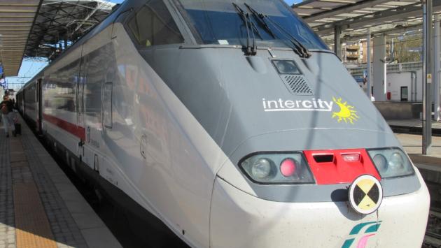 Alle 6.51 un Intercity per Rimini e Riccione (diretto a Lecce). Dal 9 giugno, con l’orario estivo