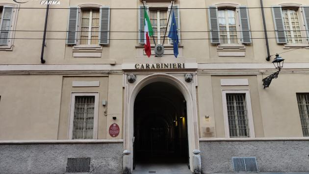 Non paga il conto al ristorante e ruba il cellulare alla titolare: denunciato 34enne