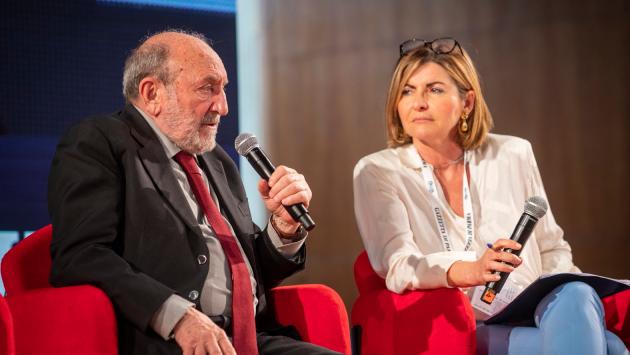 Galimberti:  «L'homo sapiens? Non esiste più» 