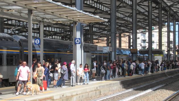 Guasto (riparato) alle linea elettrica verso Bologna: giornata di forti ritardi alle stazioni di  Parma  e Fidenza,