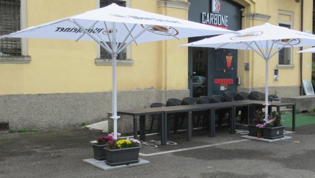 Piazzale Santa Croce, «l’area per il parcheggio dei monopattini elettrici si riempie di… tavolini»