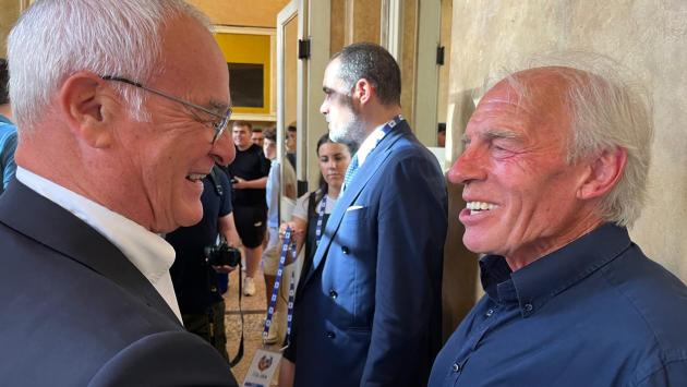 Il saluto tra ex allenatori del Parma: Claudio Ranieri e Nevio Scala