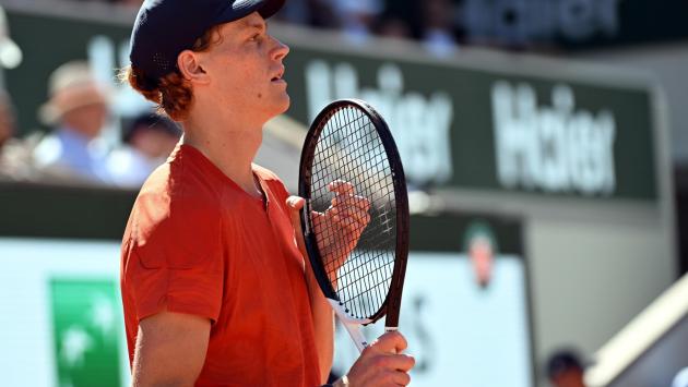 Sinner vince la sua prima partita da numero uno del mondo battendo Griekspoor  agli ottavi del torneo di Halle