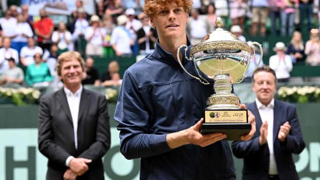 Italtennis... "erbivoro": Sinner e il doppio Bolelli-Vavassori vincono ad Halle, Musetti perde in finale al Queen's
