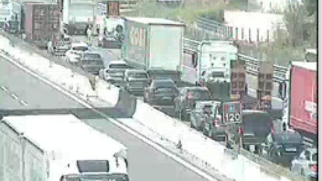 A1, due chilometri di coda per incidente fra Parma e il bivio con l'A15