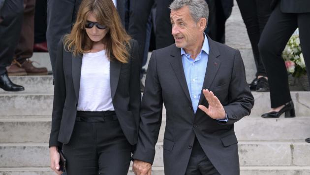 Fondi libici a Sarkozy: Carla Bruni indagata e sotto controllo giudiziario
