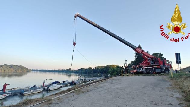 Auto finisce nel Po nella notte, due morti 