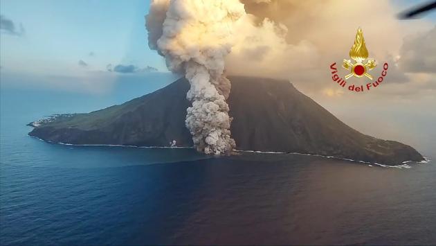 Stromboli, ripresa l'attività effusiva del vulcano alla Sciara del fuoco