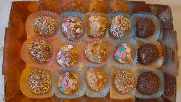 Irresistibili tartufini al caffè . Dolci facili e veloci da preparare adatti in qualsiasi occasione