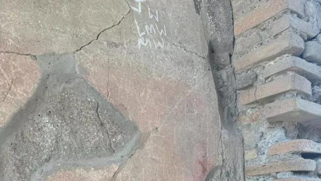 Incide la parete della Casa delle Vestali a Pompei: denunciato