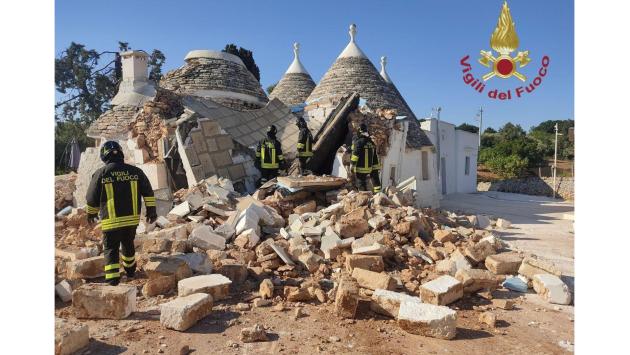Esplosione in un trullo: un ferito, si scava tra macerie