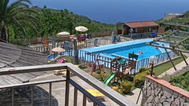 Tragedia a Vico Equense: bimbo di 7 anni muore annegato in piscina