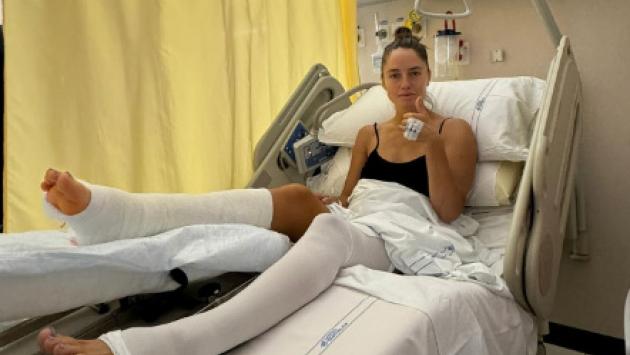 Matilde Gioli con la gamba ingessata, "starò a risposo per un po'"