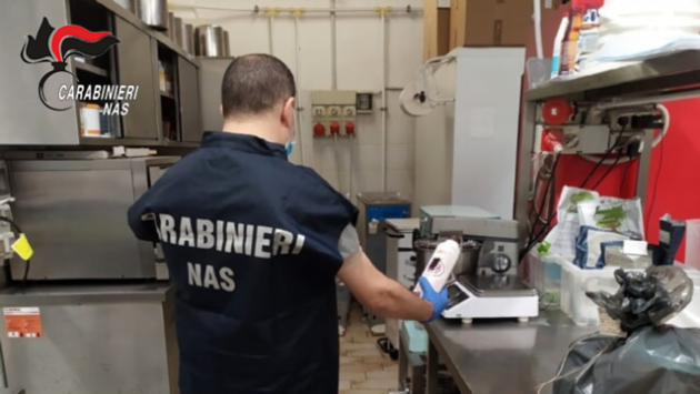 Carabinieri NAS Parma: irregolarità igienico-sanitarie. Sanzionatauna gelateria