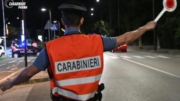Parma: trovato in possesso di un barattolo con evidenti tracce di marjuana spintona i carabinieri e tenta di fuggire. Fermato e denunciato 29enne straniero