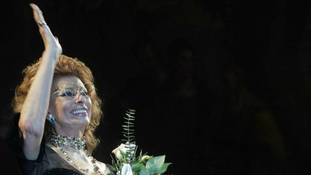 I 90 anni della "nostra" diva, Sophia Loren: “Penso al domani, non ho rimpianti. Mastroianni, una scintilla: gli cucinavo fagioli con le cotiche”
