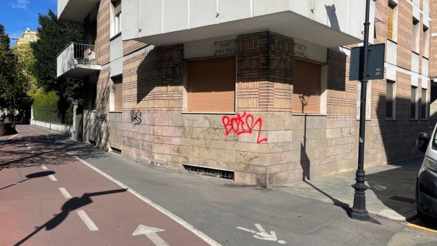 Giallo all'alba in viale Toschi: soccorso un uomo a terra. E' ricoverato in Rianimazione
