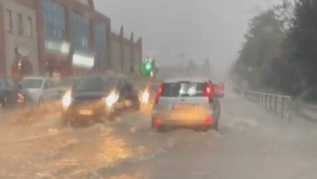 Maltempo, salgono i livelli dei corsi d'acqua in provincia: allerta notturna per Baganza e Parma. Segnalazioni di allagamenti (Video). Attivata la sala operativa della protezione civile (sacchetti all