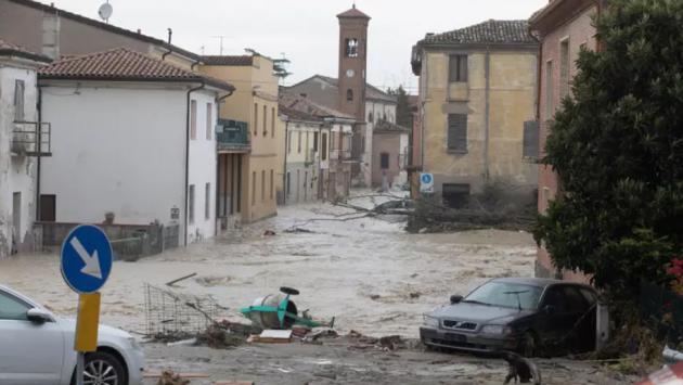 Alluvionati davanti Regione E-R, "vergognosa incuria territorio"